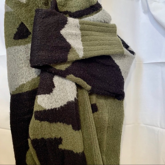 Turtle Neck Sweater - Picture 5 of 6